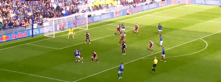 安排巴罗内, eY, 在球队里是 安排巴罗内, eY, 在球队里是